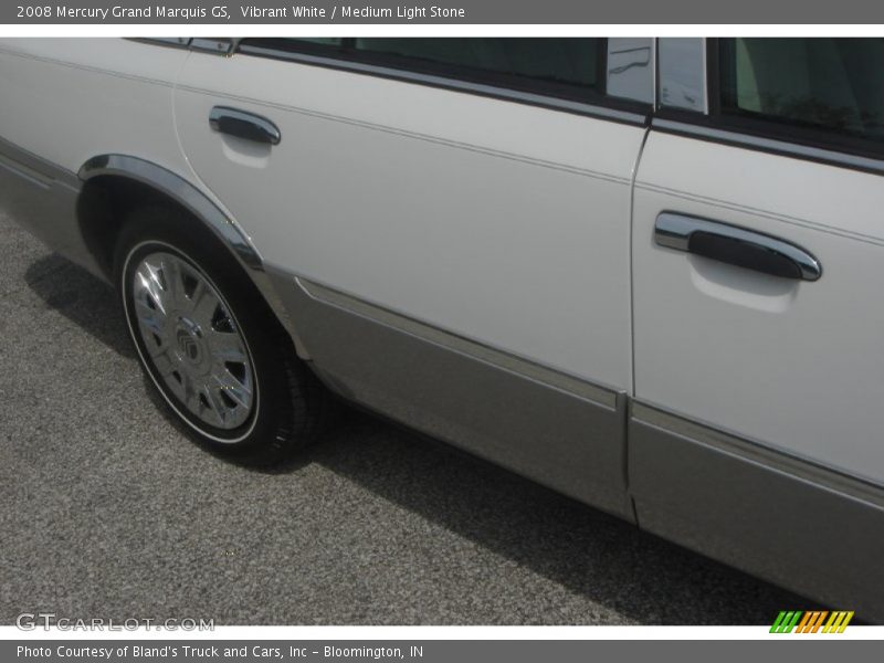 Vibrant White / Medium Light Stone 2008 Mercury Grand Marquis GS