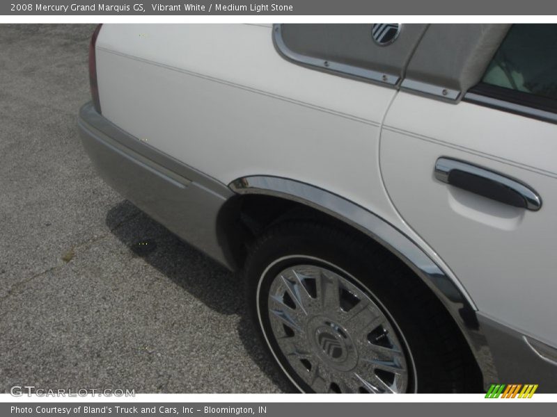 Vibrant White / Medium Light Stone 2008 Mercury Grand Marquis GS