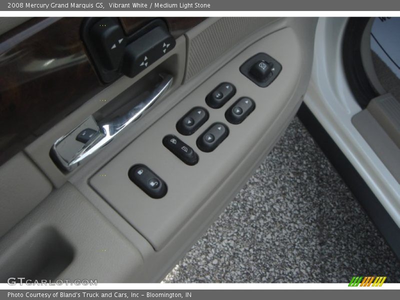 Vibrant White / Medium Light Stone 2008 Mercury Grand Marquis GS