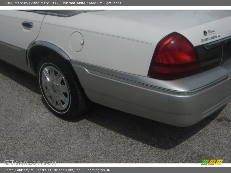 Vibrant White / Medium Light Stone 2008 Mercury Grand Marquis GS