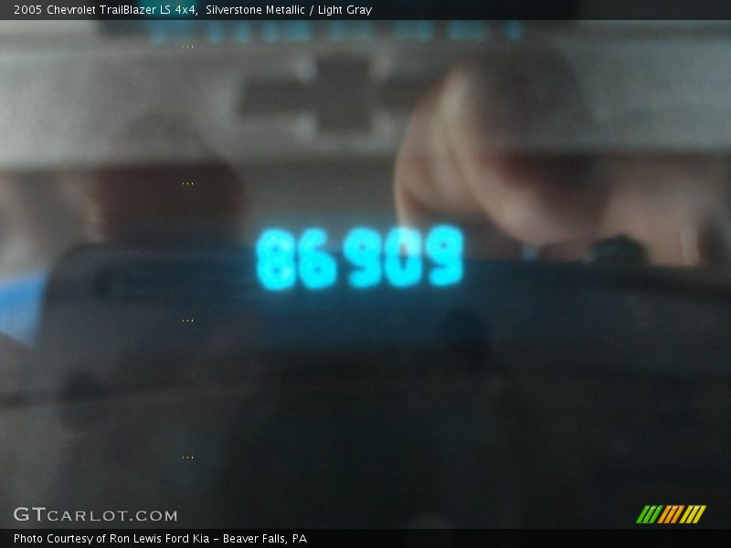 Silverstone Metallic / Light Gray 2005 Chevrolet TrailBlazer LS 4x4