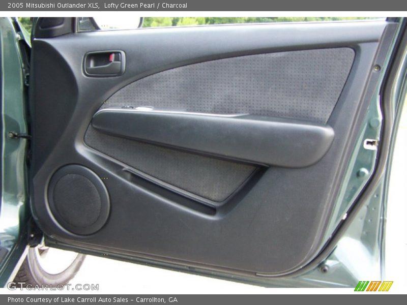 Door Panel of 2005 Outlander XLS