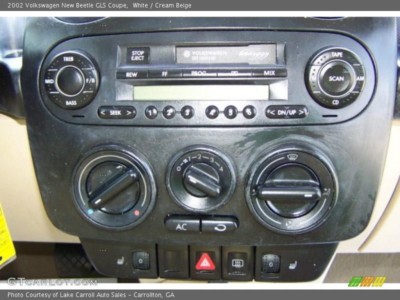 White / Cream Beige 2002 Volkswagen New Beetle GLS Coupe