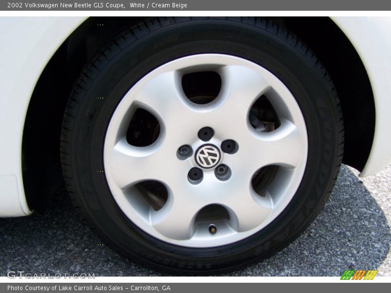White / Cream Beige 2002 Volkswagen New Beetle GLS Coupe