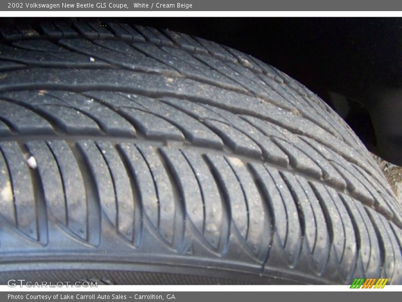 White / Cream Beige 2002 Volkswagen New Beetle GLS Coupe