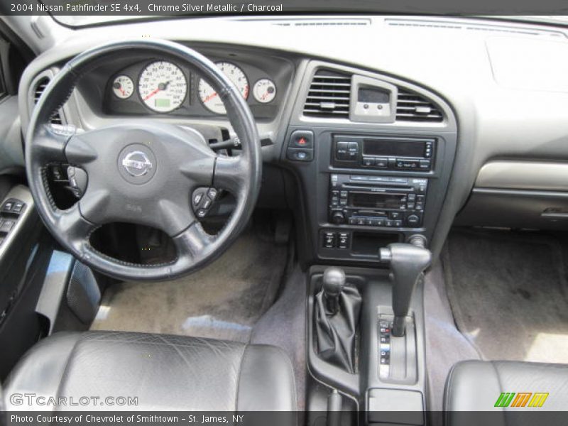 Chrome Silver Metallic / Charcoal 2004 Nissan Pathfinder SE 4x4