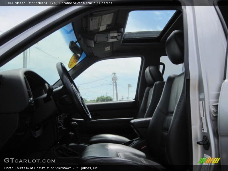 Chrome Silver Metallic / Charcoal 2004 Nissan Pathfinder SE 4x4