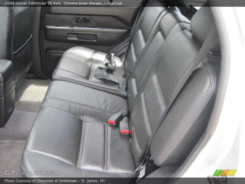 Chrome Silver Metallic / Charcoal 2004 Nissan Pathfinder SE 4x4