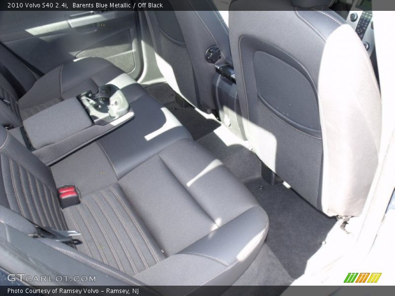 Barents Blue Metallic / Off Black 2010 Volvo S40 2.4i