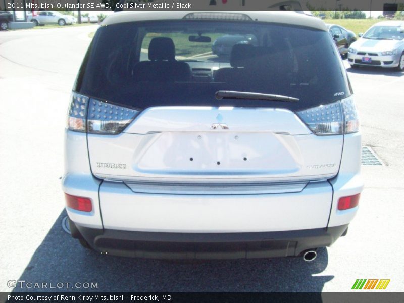 Cool Silver Metallic / Black 2011 Mitsubishi Outlander SE AWD