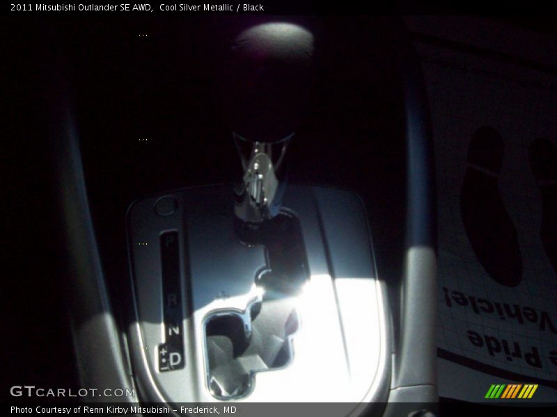 Cool Silver Metallic / Black 2011 Mitsubishi Outlander SE AWD