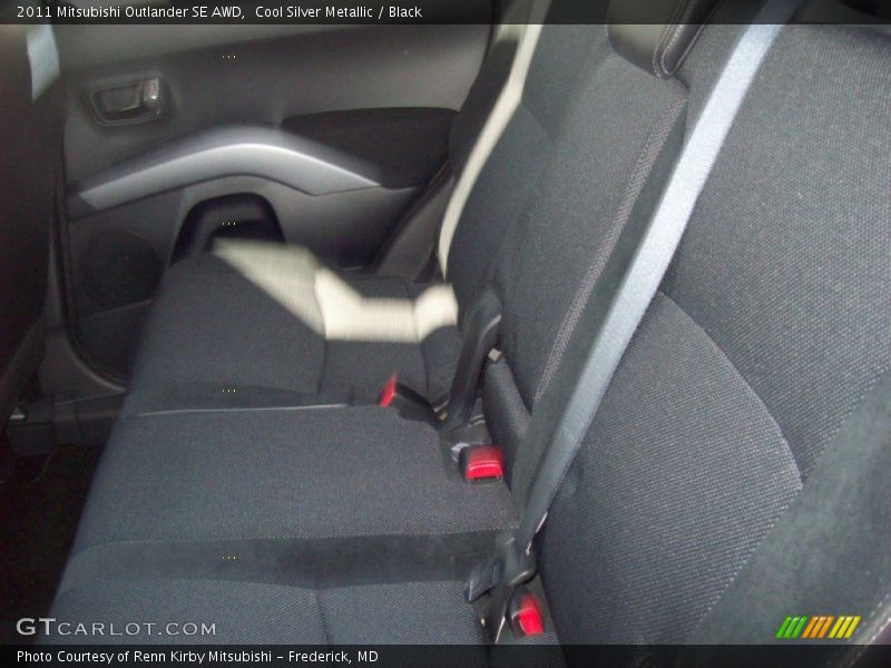 Cool Silver Metallic / Black 2011 Mitsubishi Outlander SE AWD