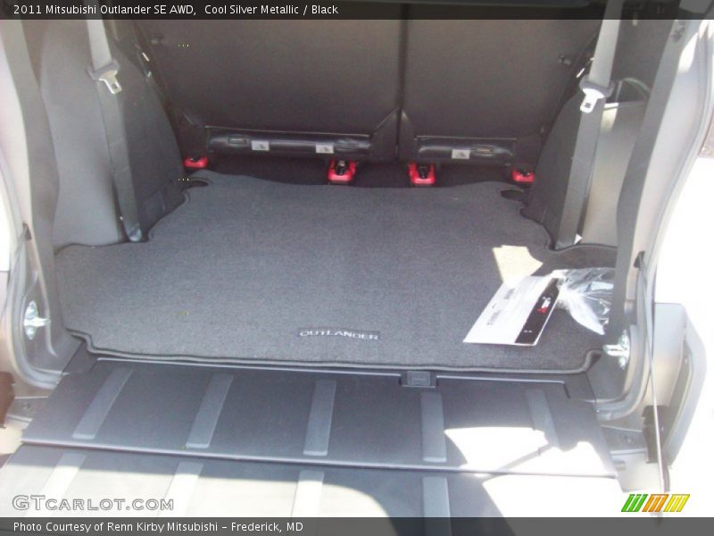 Cool Silver Metallic / Black 2011 Mitsubishi Outlander SE AWD