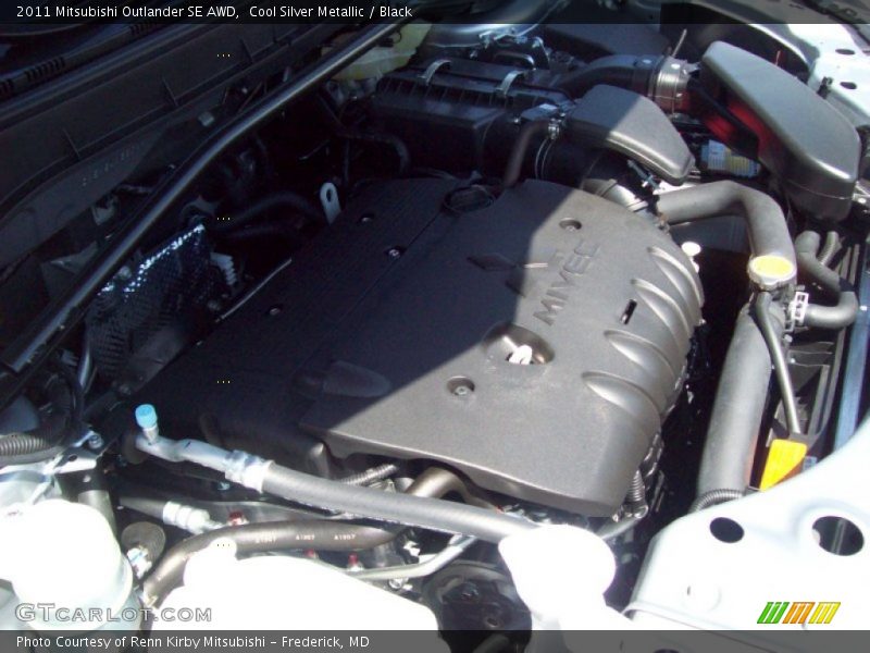 Cool Silver Metallic / Black 2011 Mitsubishi Outlander SE AWD