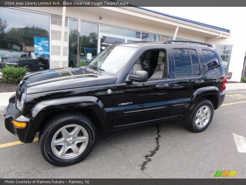 Front 3/4 View of 2004 Liberty Limited 4x4