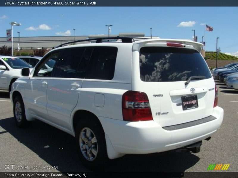 Super White / Ash 2004 Toyota Highlander V6 4WD