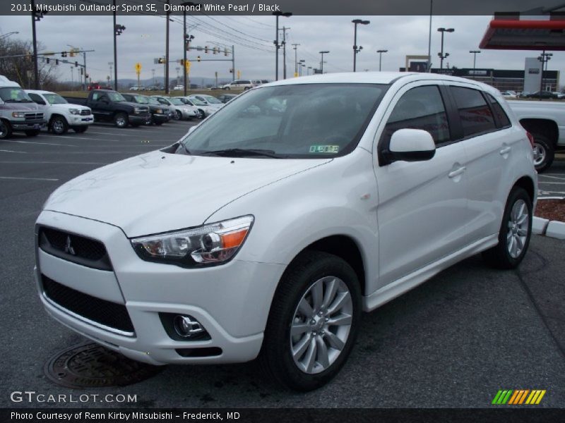 Front 3/4 View of 2011 Outlander Sport SE