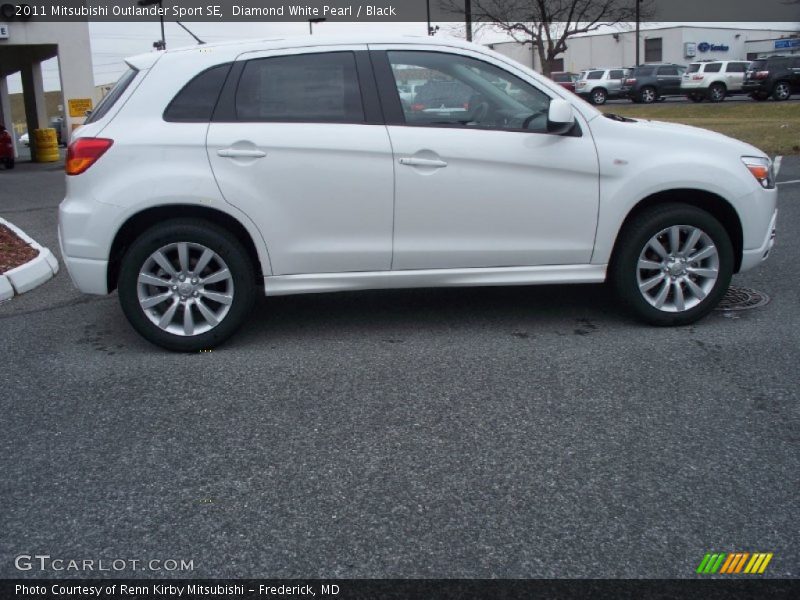 Diamond White Pearl / Black 2011 Mitsubishi Outlander Sport SE