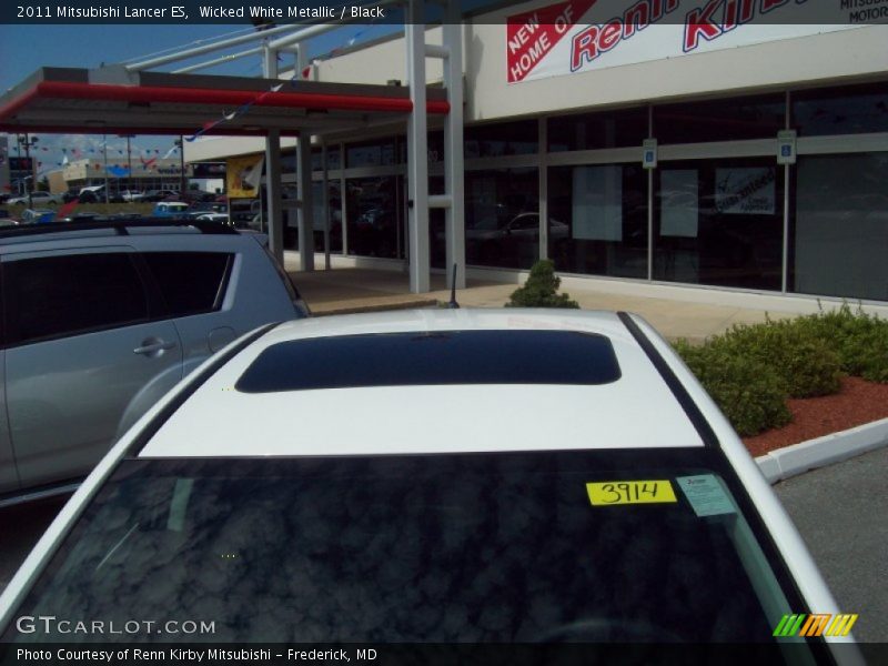 Wicked White Metallic / Black 2011 Mitsubishi Lancer ES
