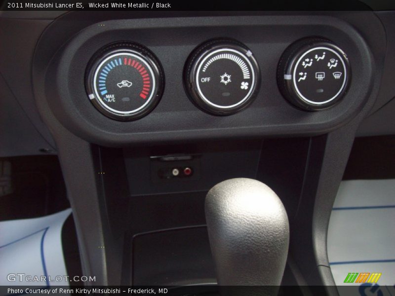 Wicked White Metallic / Black 2011 Mitsubishi Lancer ES