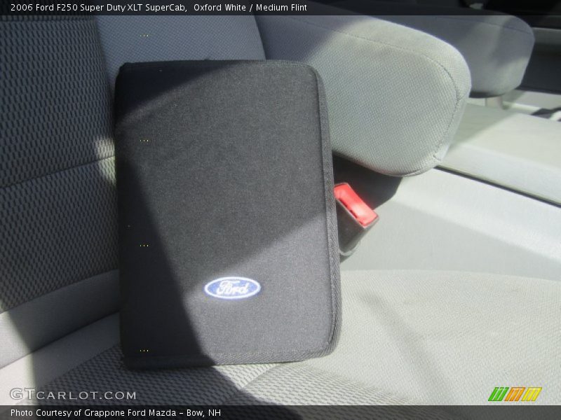 Oxford White / Medium Flint 2006 Ford F250 Super Duty XLT SuperCab