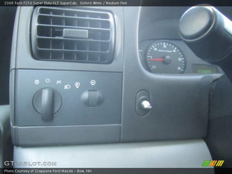 Oxford White / Medium Flint 2006 Ford F250 Super Duty XLT SuperCab