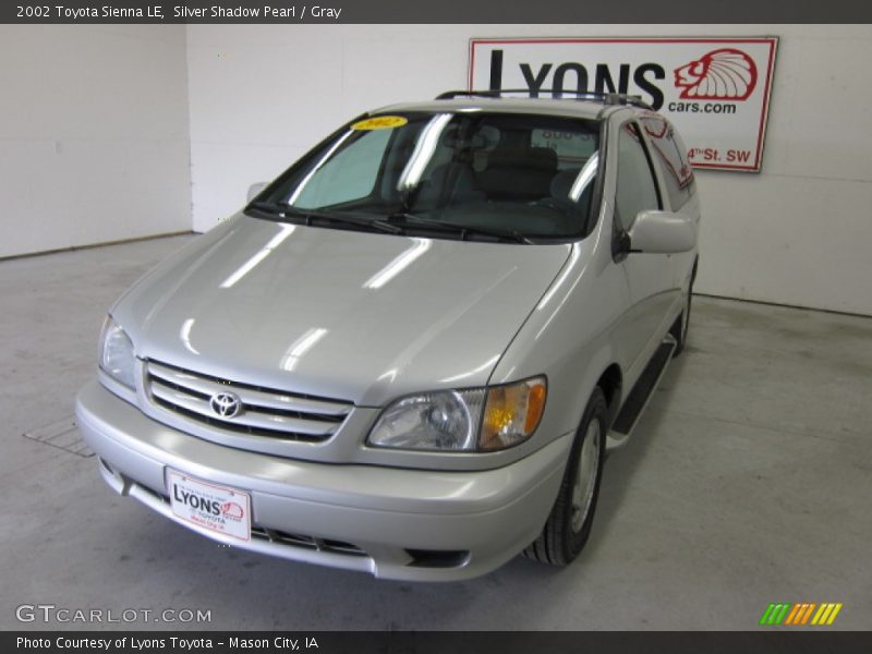 Silver Shadow Pearl / Gray 2002 Toyota Sienna LE