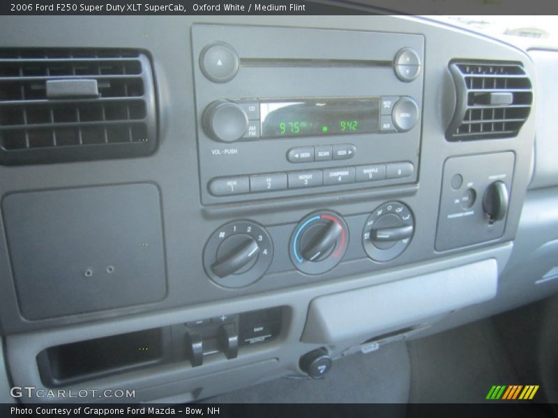 Oxford White / Medium Flint 2006 Ford F250 Super Duty XLT SuperCab