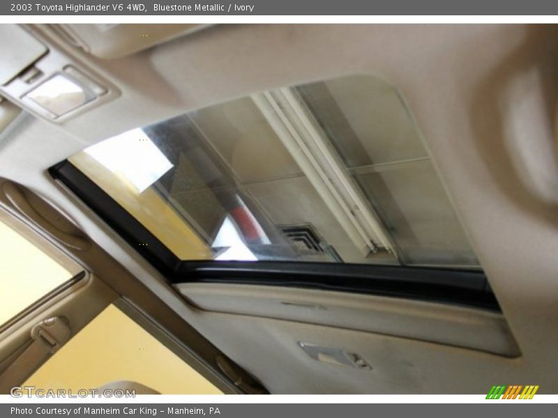 Bluestone Metallic / Ivory 2003 Toyota Highlander V6 4WD
