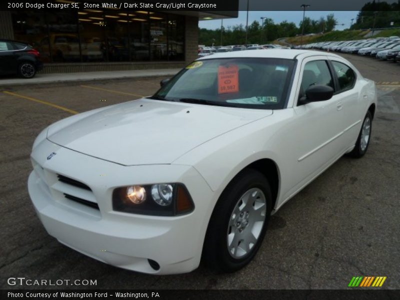Front 3/4 View of 2006 Charger SE