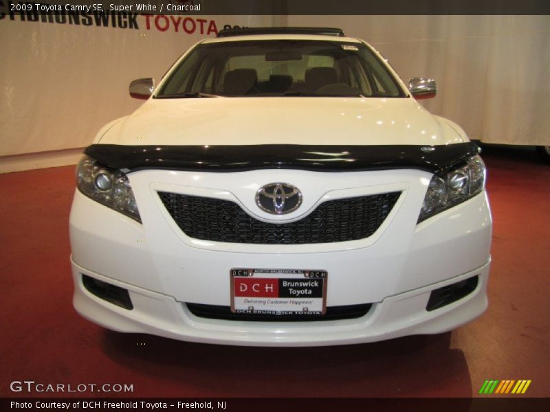 Super White / Charcoal 2009 Toyota Camry SE