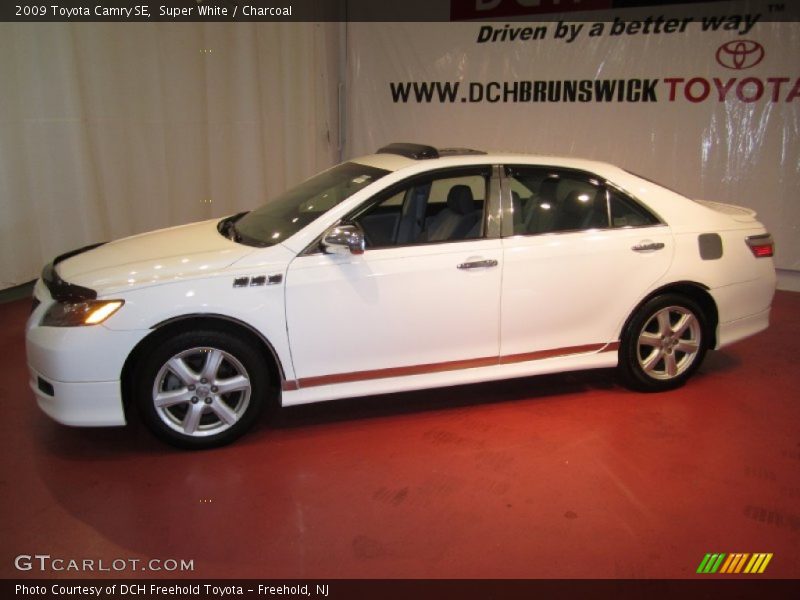 Super White / Charcoal 2009 Toyota Camry SE
