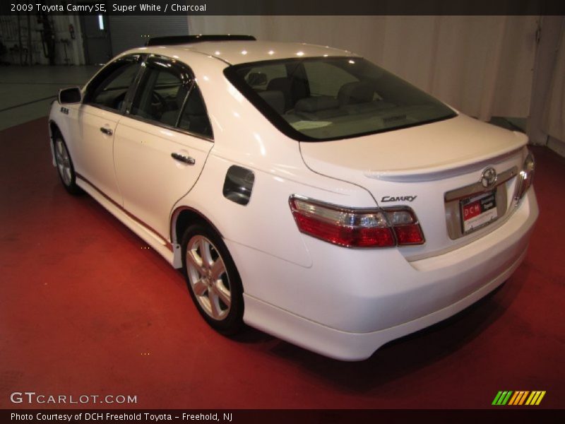Super White / Charcoal 2009 Toyota Camry SE