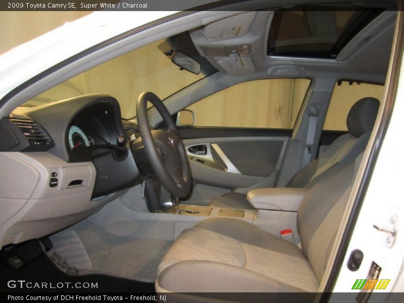 Super White / Charcoal 2009 Toyota Camry SE
