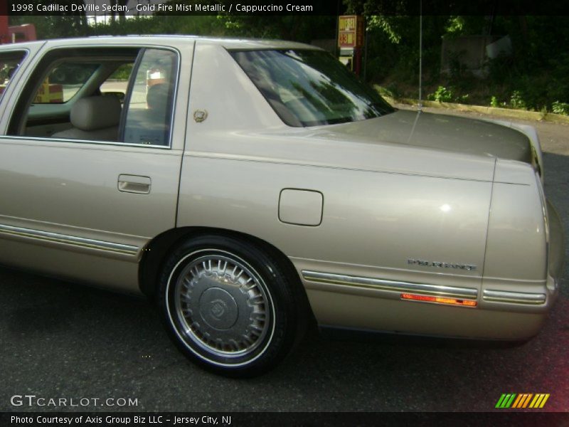 Gold Fire Mist Metallic / Cappuccino Cream 1998 Cadillac DeVille Sedan