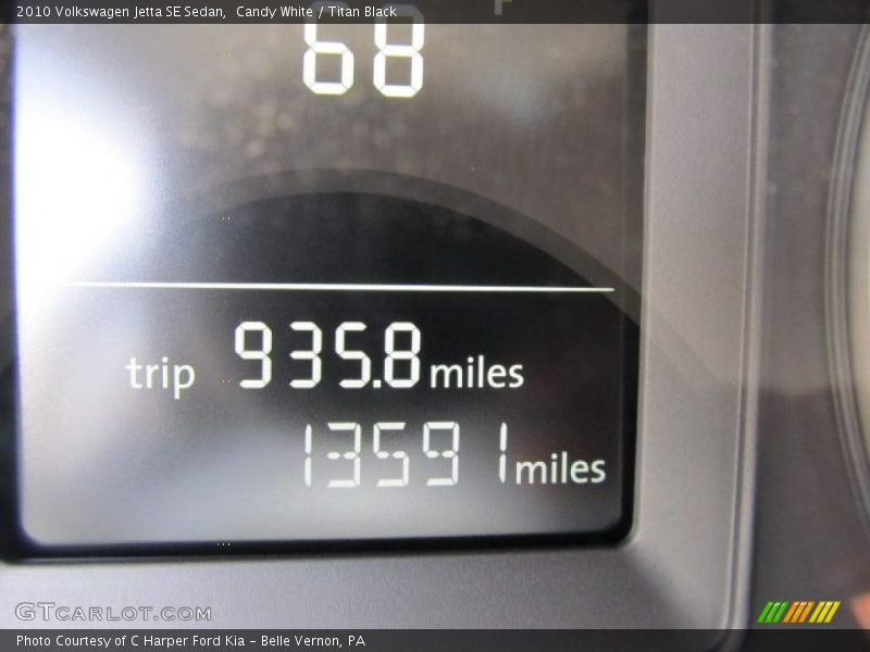 Candy White / Titan Black 2010 Volkswagen Jetta SE Sedan