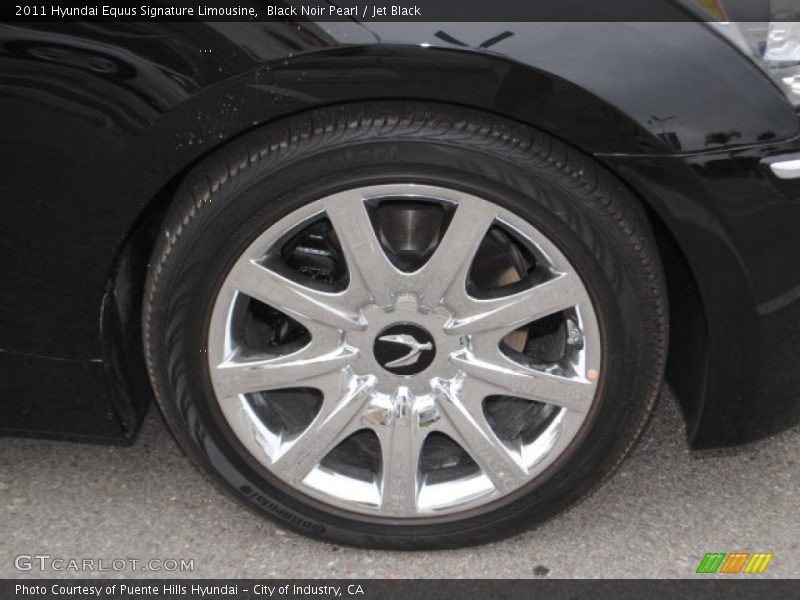  2011 Equus Signature Limousine Wheel