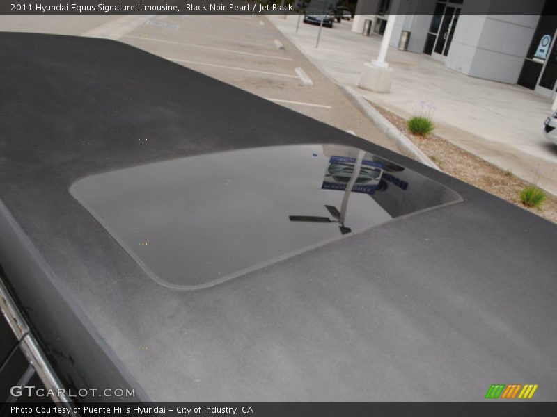 Black Noir Pearl / Jet Black 2011 Hyundai Equus Signature Limousine