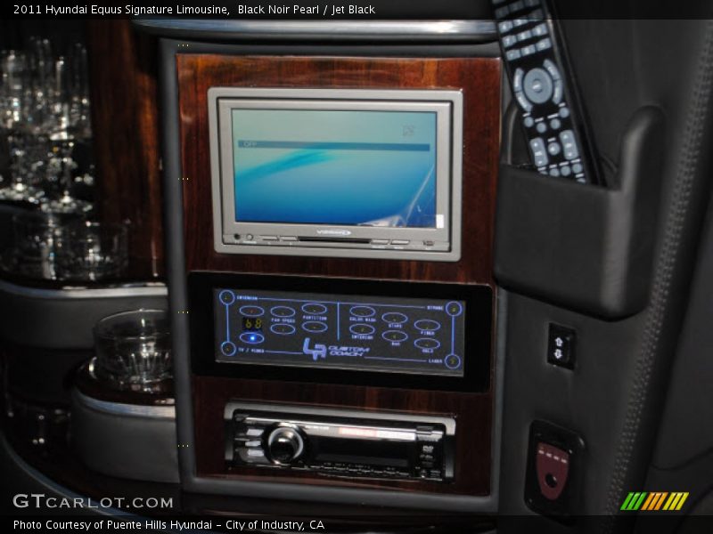 Controls of 2011 Equus Signature Limousine