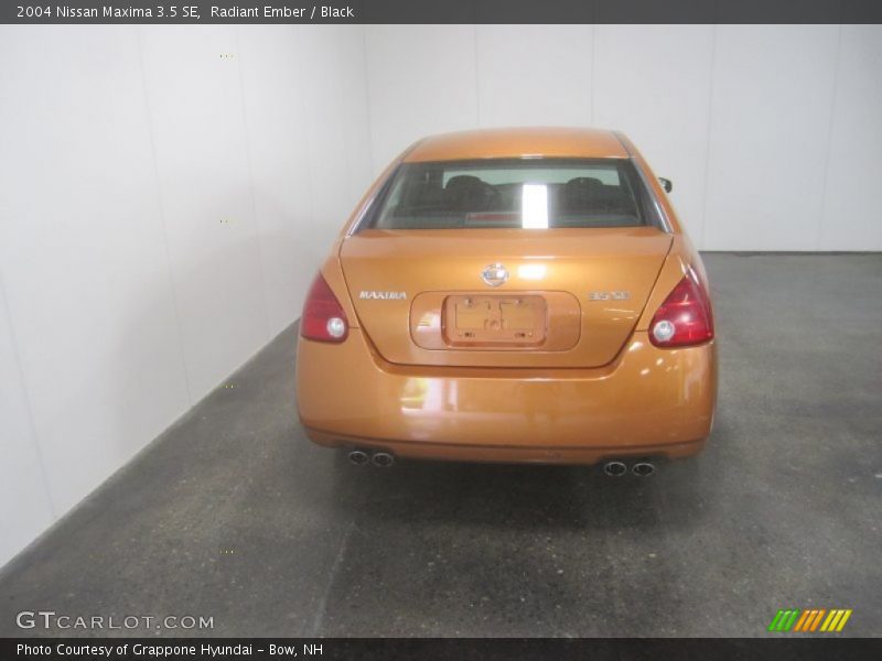 Radiant Ember / Black 2004 Nissan Maxima 3.5 SE