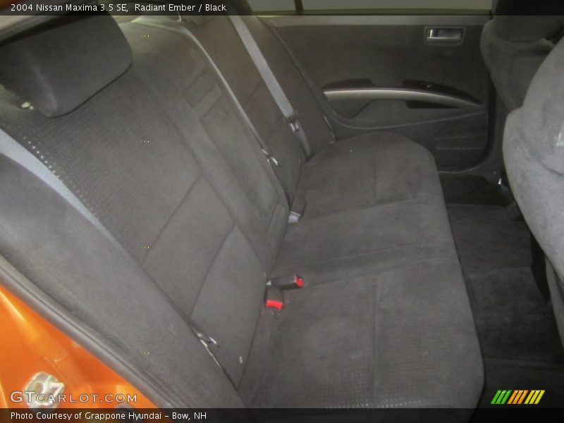 Radiant Ember / Black 2004 Nissan Maxima 3.5 SE