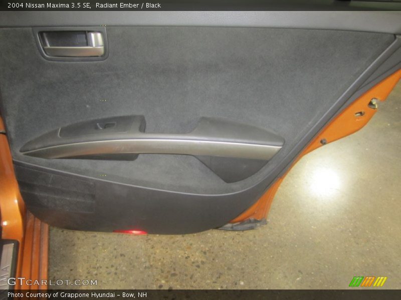 Radiant Ember / Black 2004 Nissan Maxima 3.5 SE