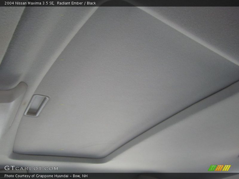 Radiant Ember / Black 2004 Nissan Maxima 3.5 SE