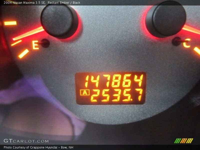 Radiant Ember / Black 2004 Nissan Maxima 3.5 SE