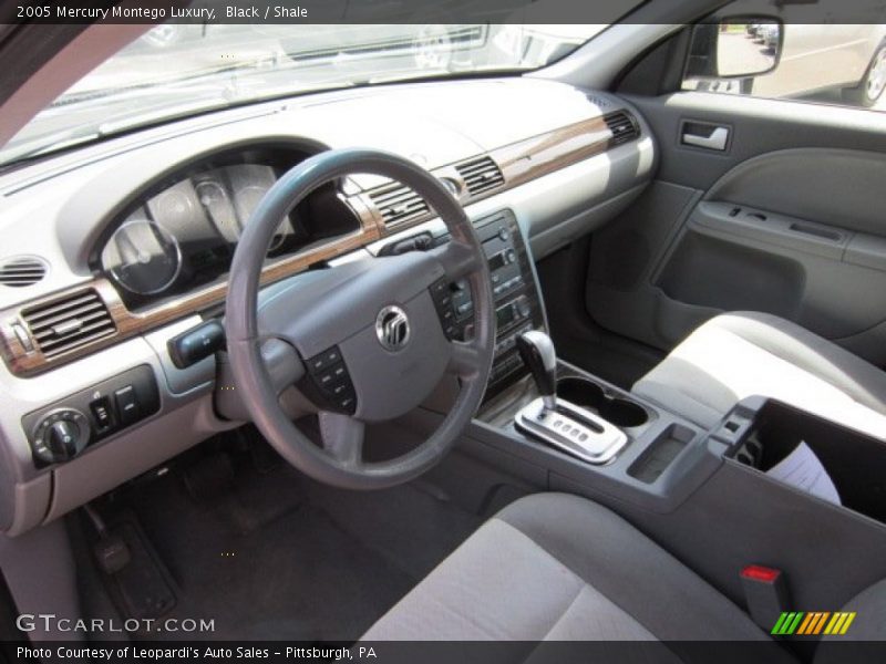  2005 Montego Luxury Shale Interior