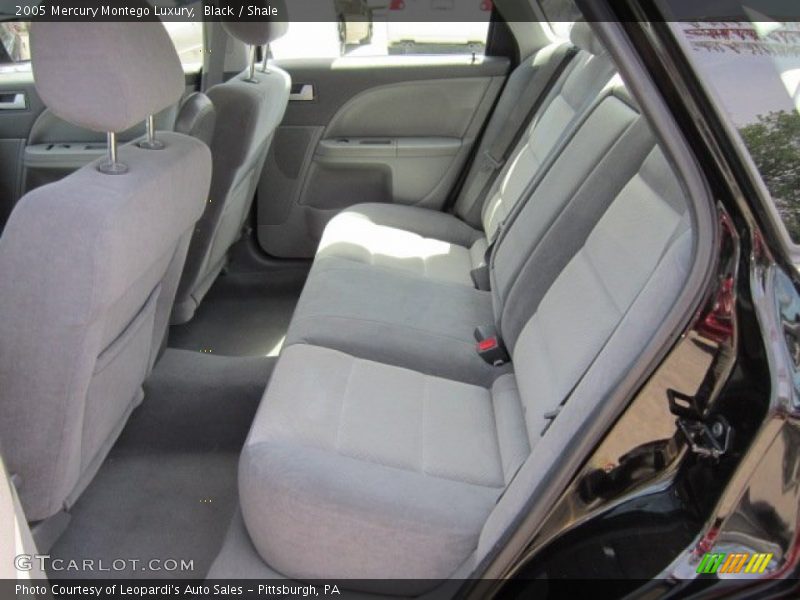  2005 Montego Luxury Shale Interior