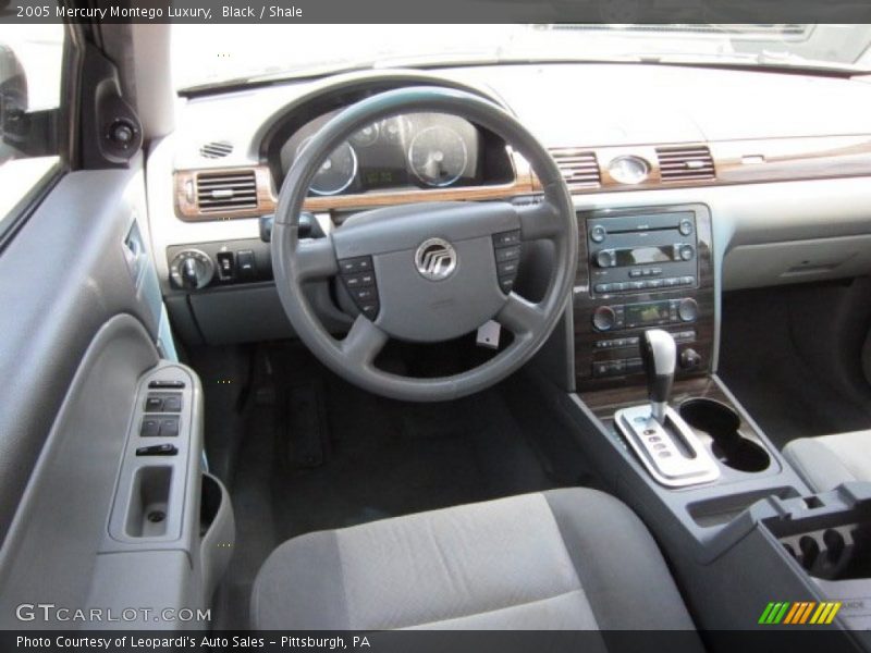 Dashboard of 2005 Montego Luxury