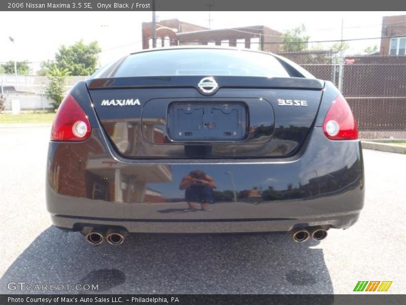 Onyx Black / Frost 2006 Nissan Maxima 3.5 SE
