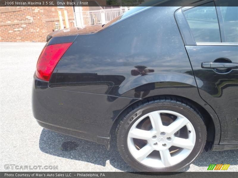 Onyx Black / Frost 2006 Nissan Maxima 3.5 SE