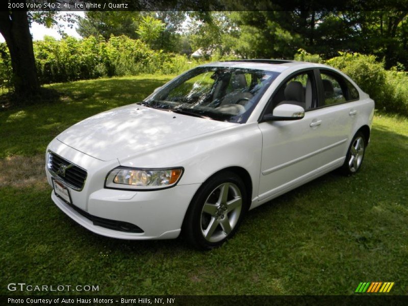 Front 3/4 View of 2008 S40 2.4i